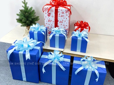 Hộp quà trang trí Noel nơ ruy băng lụa [Làm sẵn - Nhiều cỡ - màu] HOPQUA-03